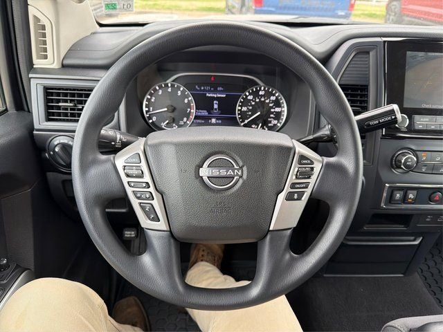 2023 Nissan Titan SV