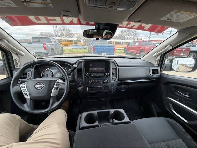 2023 Nissan Titan SV