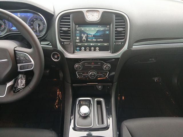 2023 Chrysler 300 Touring