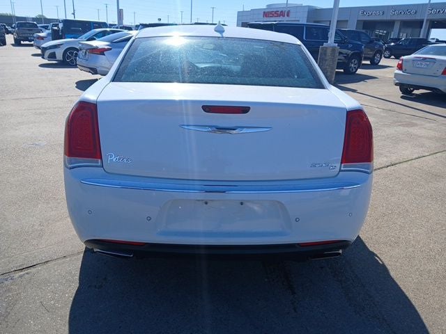 2017 Chrysler 300 C