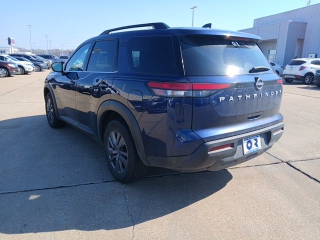 2025 Nissan Pathfinder SV
