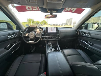 2025 Nissan Pathfinder SL
