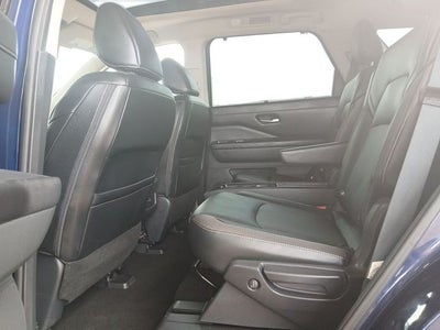 2023 Nissan Pathfinder SL Premium