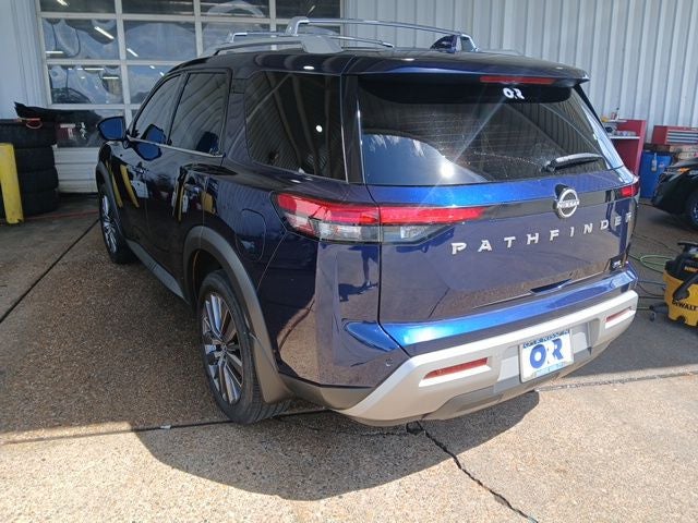 2023 Nissan Pathfinder SL Premium