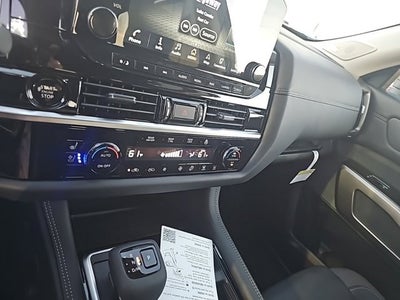 2025 Nissan Pathfinder Platinum