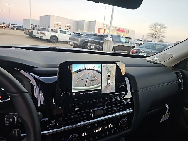 2025 Nissan Pathfinder Platinum