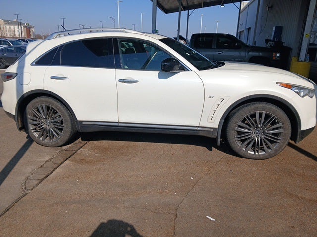 2017 INFINITI QX70 Base