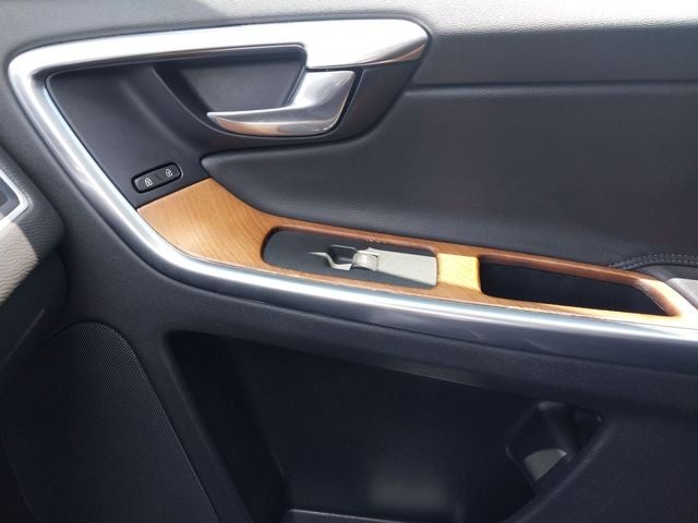 2017 Volvo XC60 T5 Inscription